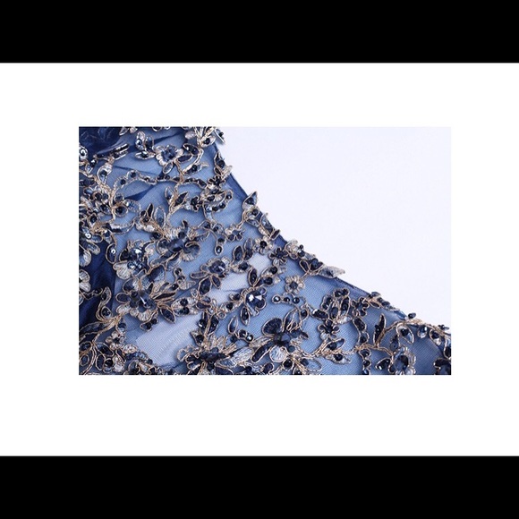 🆕Long Sleeve Embroidery Gown - Picture 4 of 6